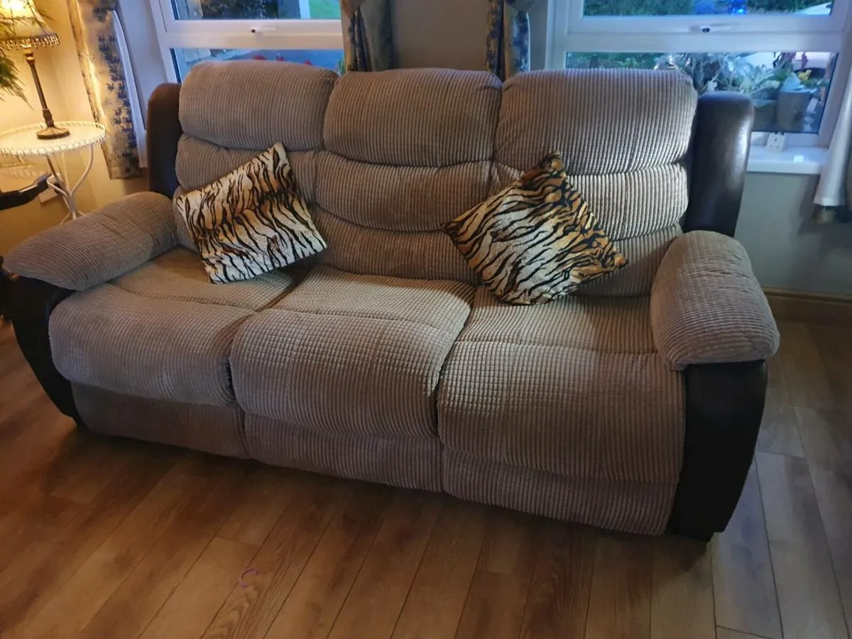 Sofa and reclining armchairs 3+1+1 - Image 4