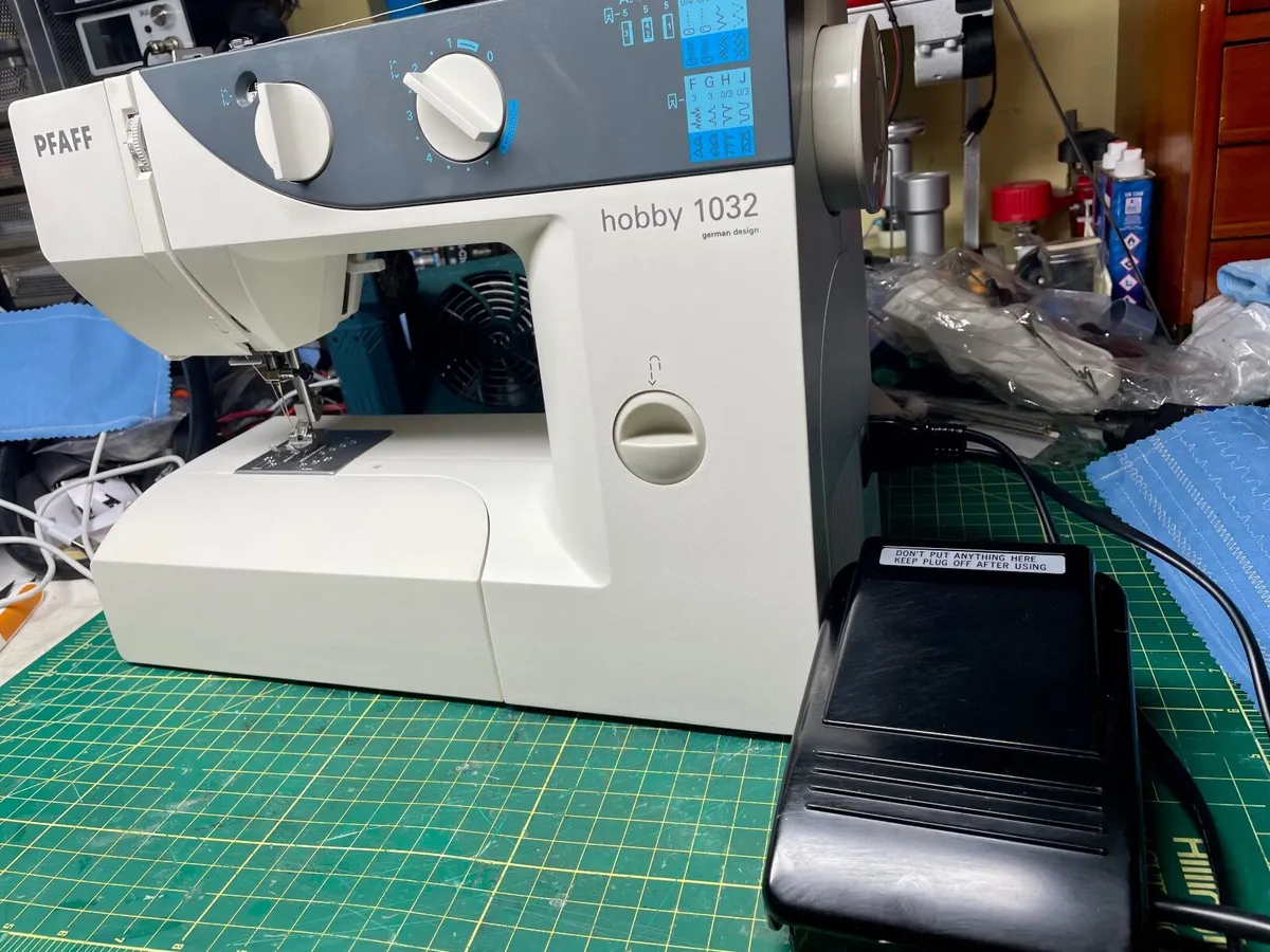PFAFF Hobby 1032 Sewing Machine - Like new - Servi - Image 2