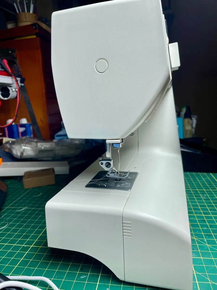 PFAFF Hobby 1032 Sewing Machine - Like new - Servi - Image 3