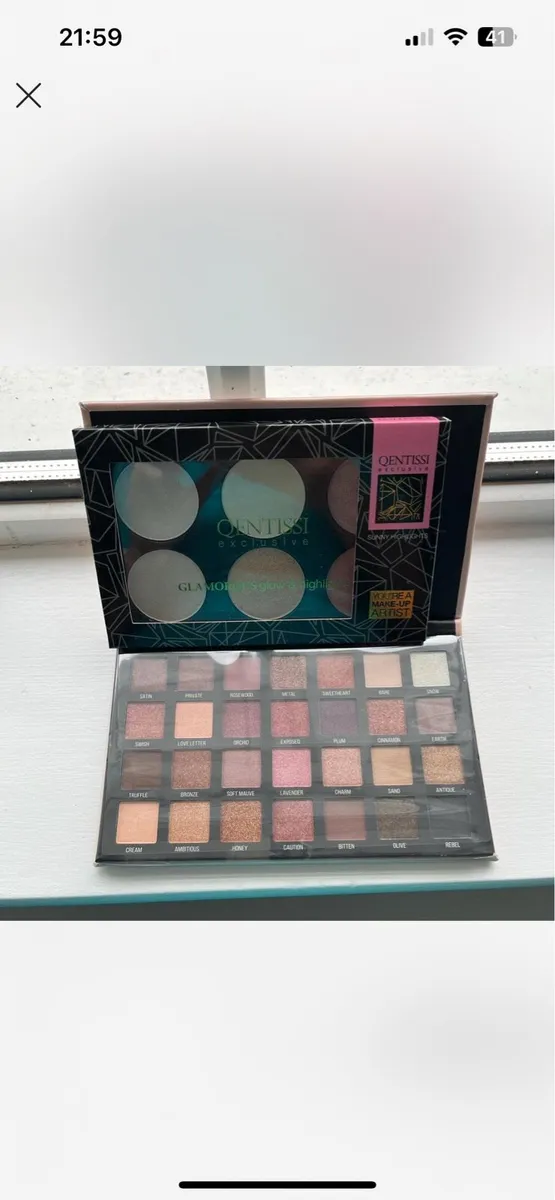 Eyeshadows/Highlighter Makeup.