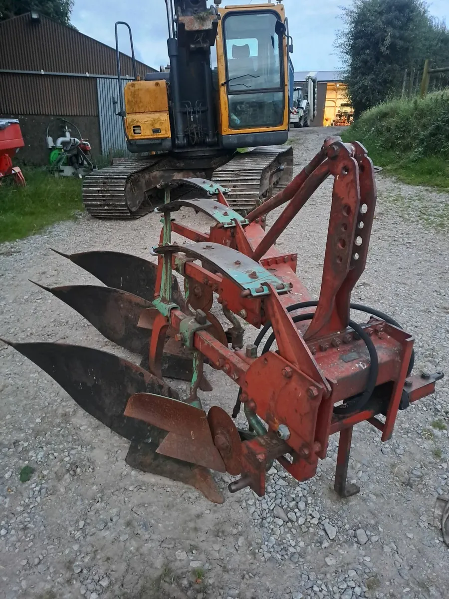 Kverneland plough - Image 1