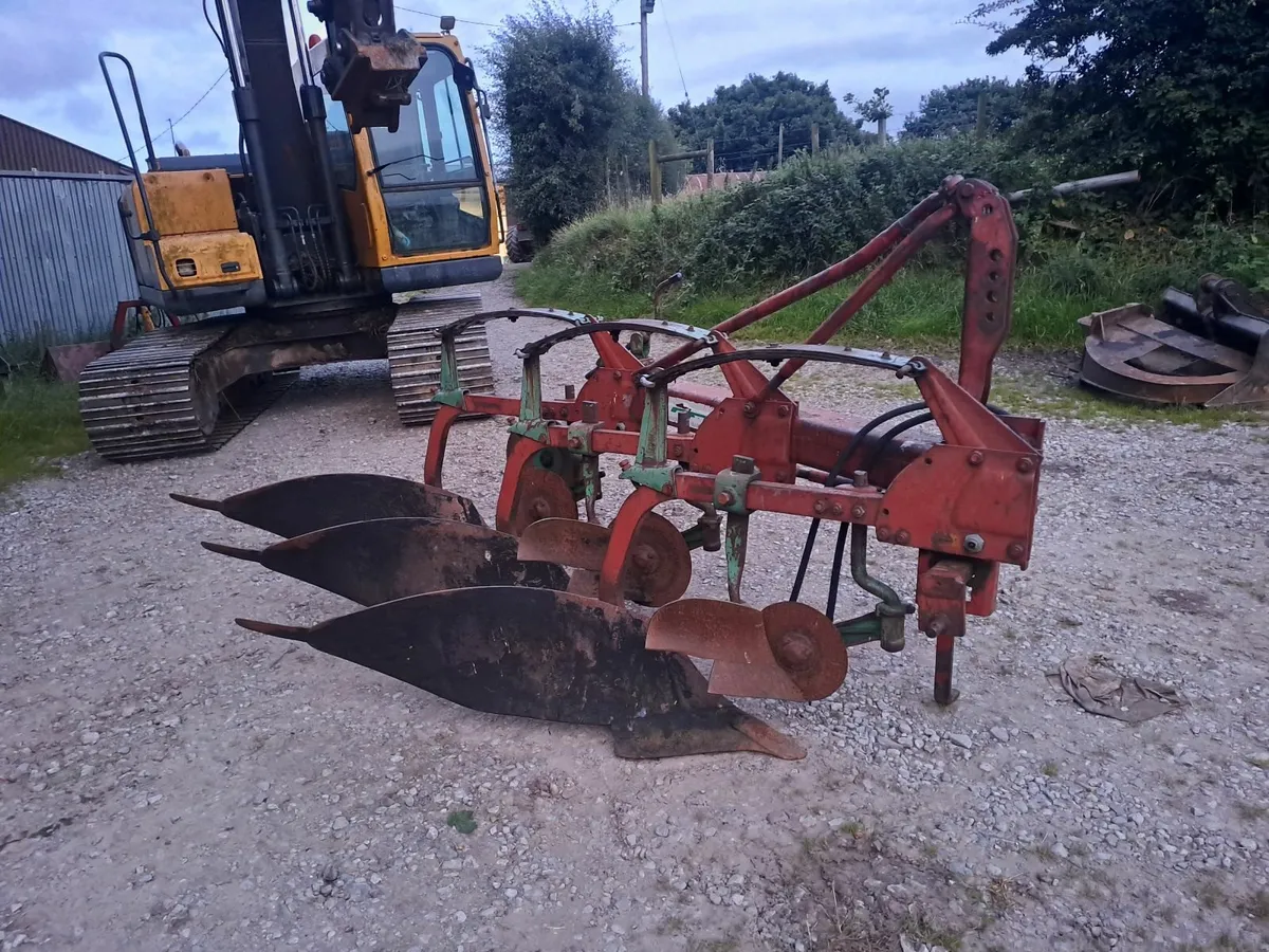 Kverneland plough - Image 4