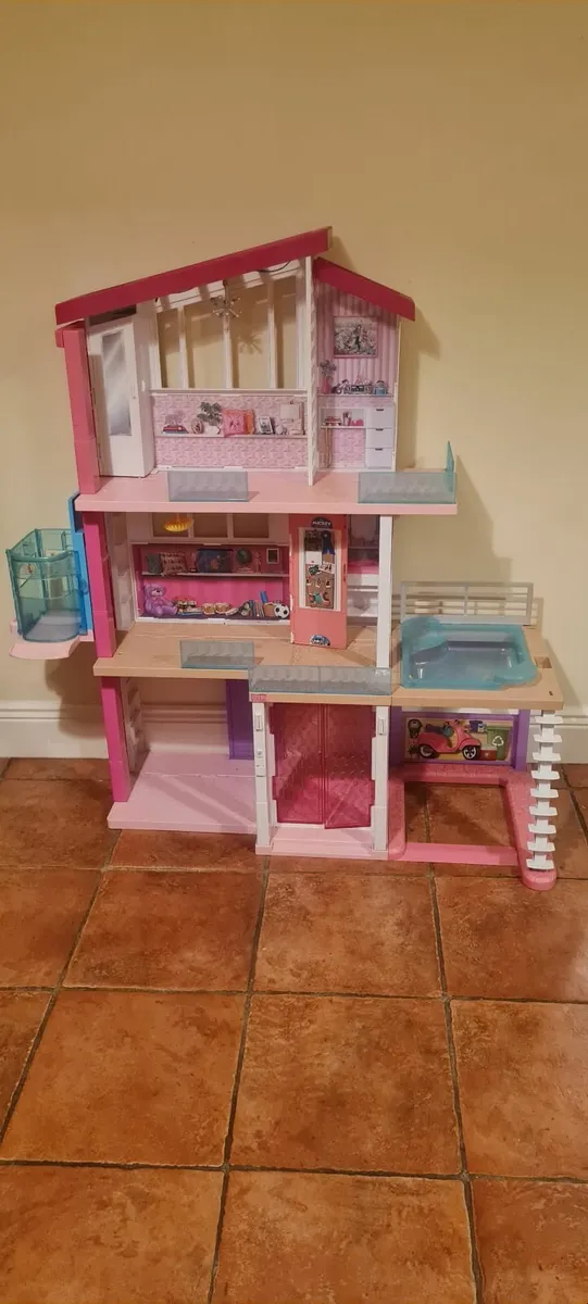 Barbie Dreamhouse & Furniture