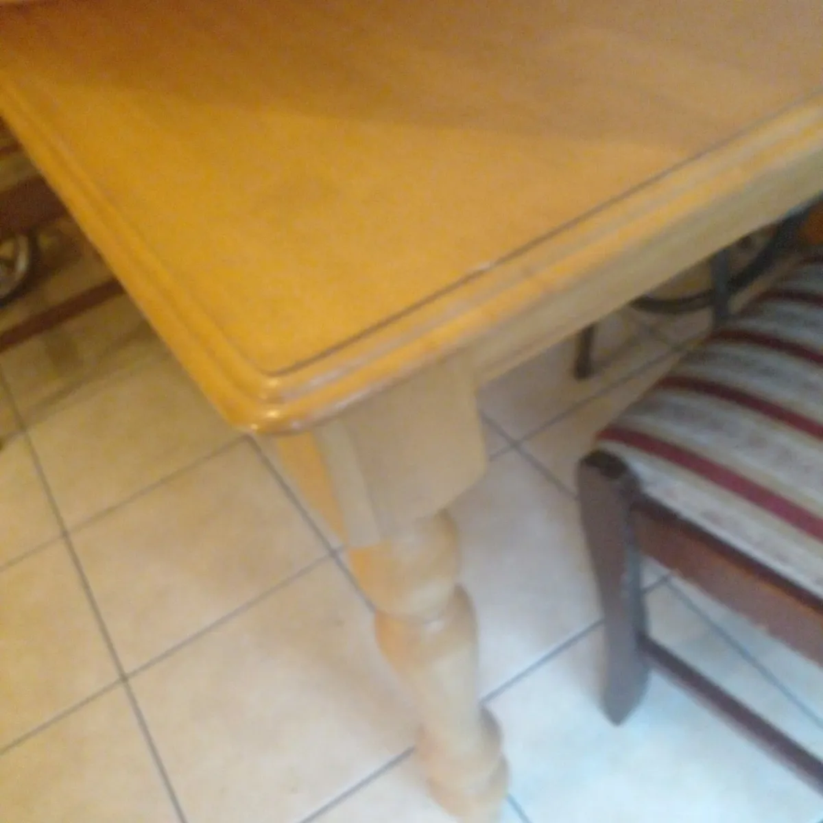 Kitchen table - Image 1