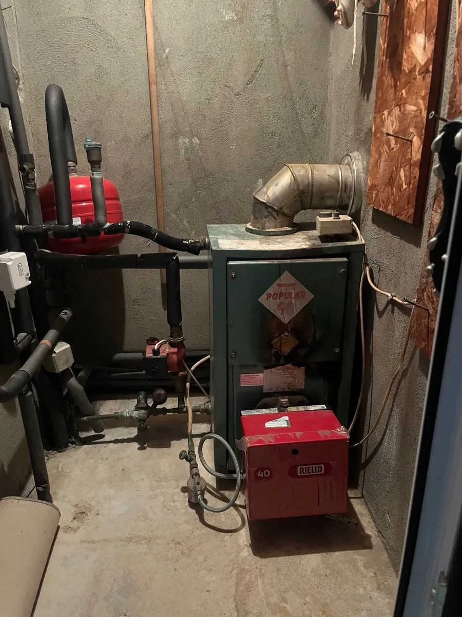 Oil boiler , burner and circulation pump - Image 2