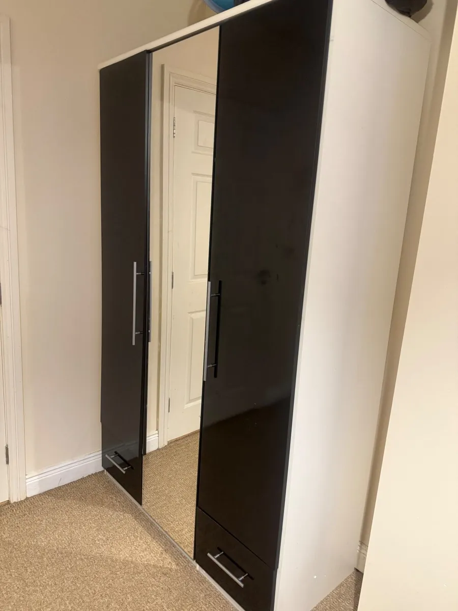 wardrobe - Image 1
