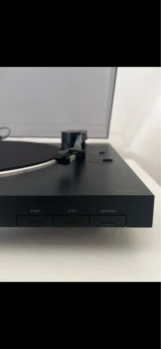 Record Player - Image 2