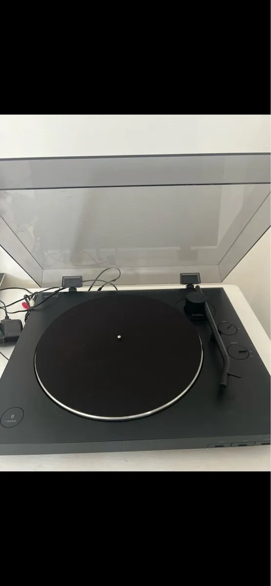 Record Player - Image 3