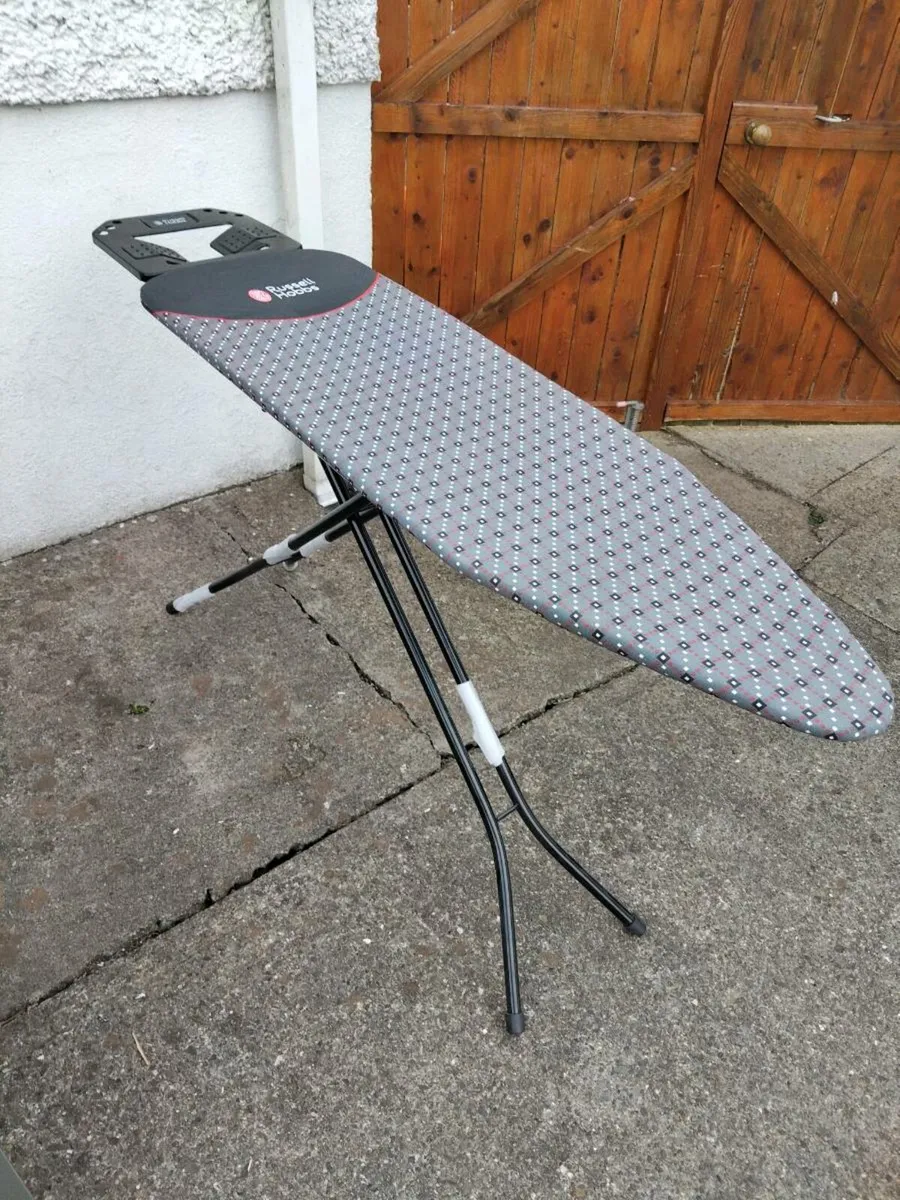 Ironing board and iron - Image 4