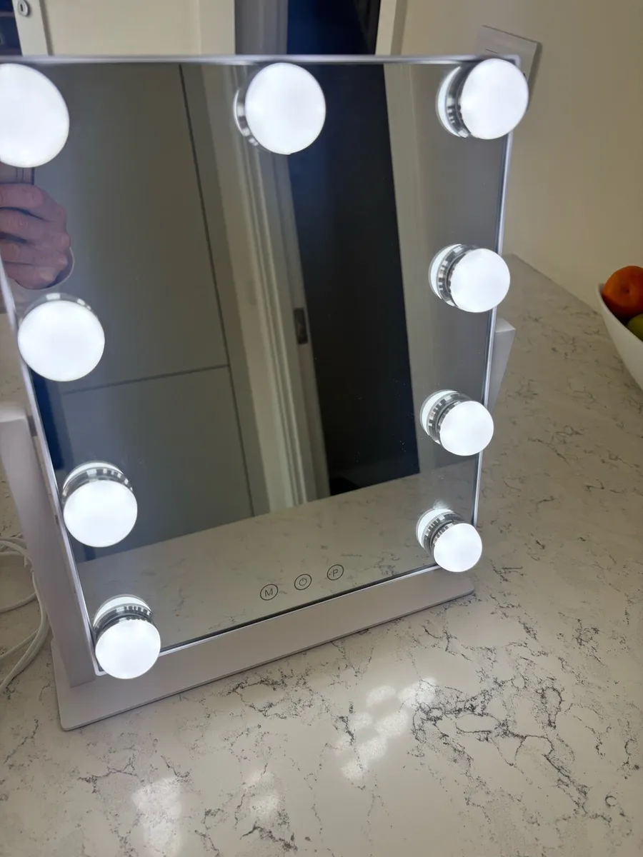Hollywood LED Make-up Mirror - Image 2