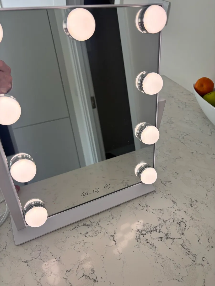 Hollywood LED Make-up Mirror - Image 3
