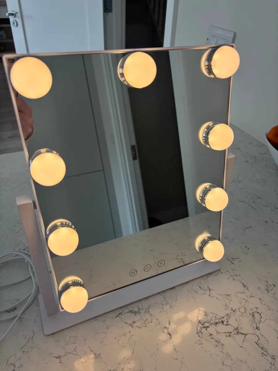 Hollywood LED Make-up Mirror - Image 4