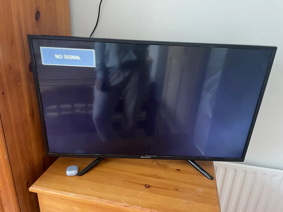 Tv with remote €100 - Image 1