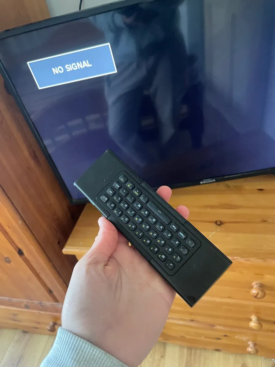 Tv with remote €100 - Image 2