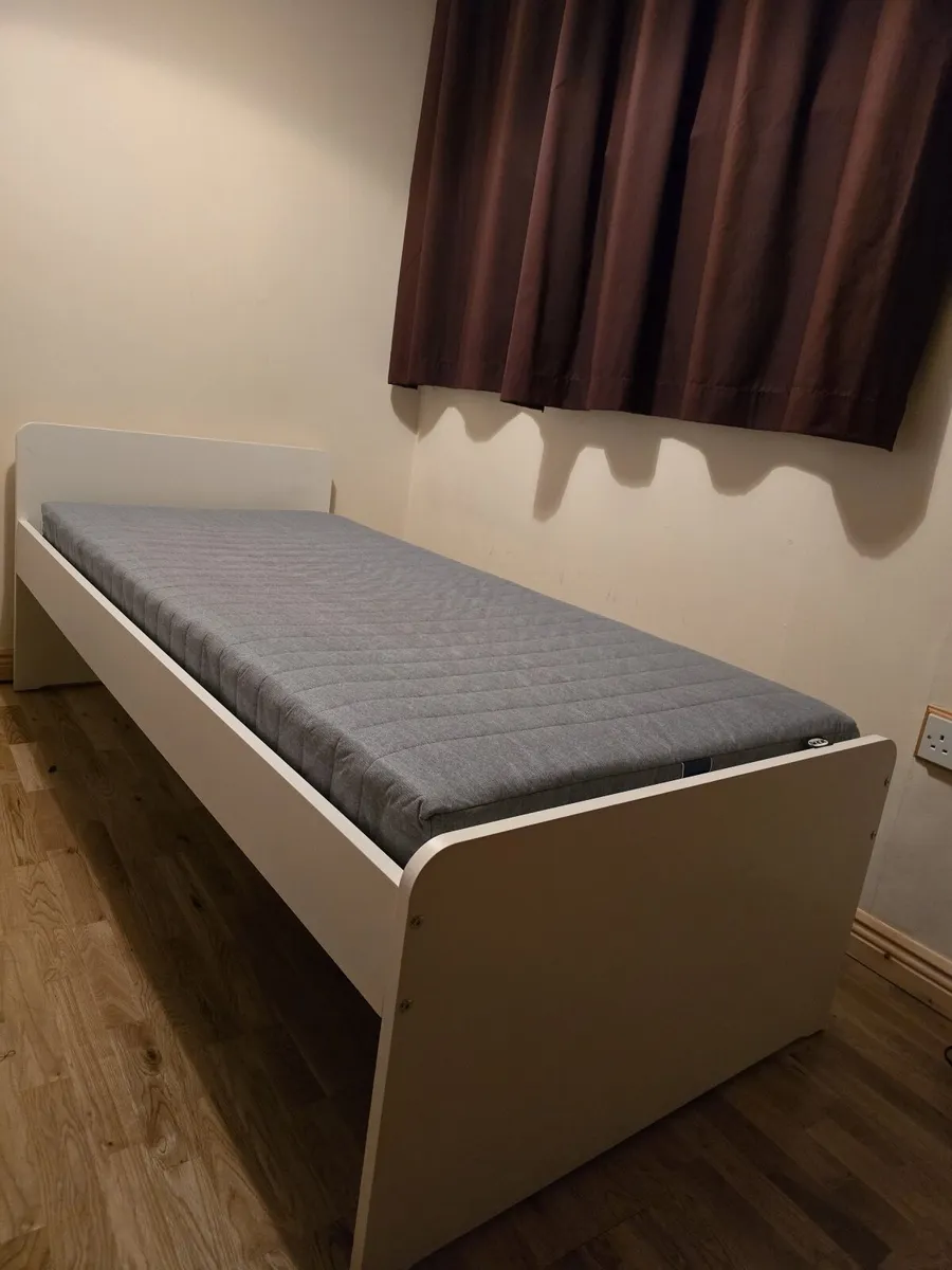 Bed and mattress - Image 3