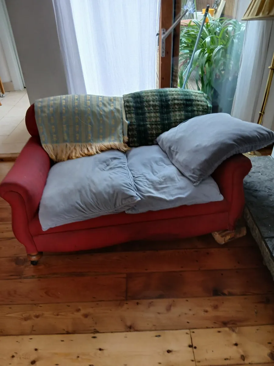 2 × Queen Anne Couches - Image 1