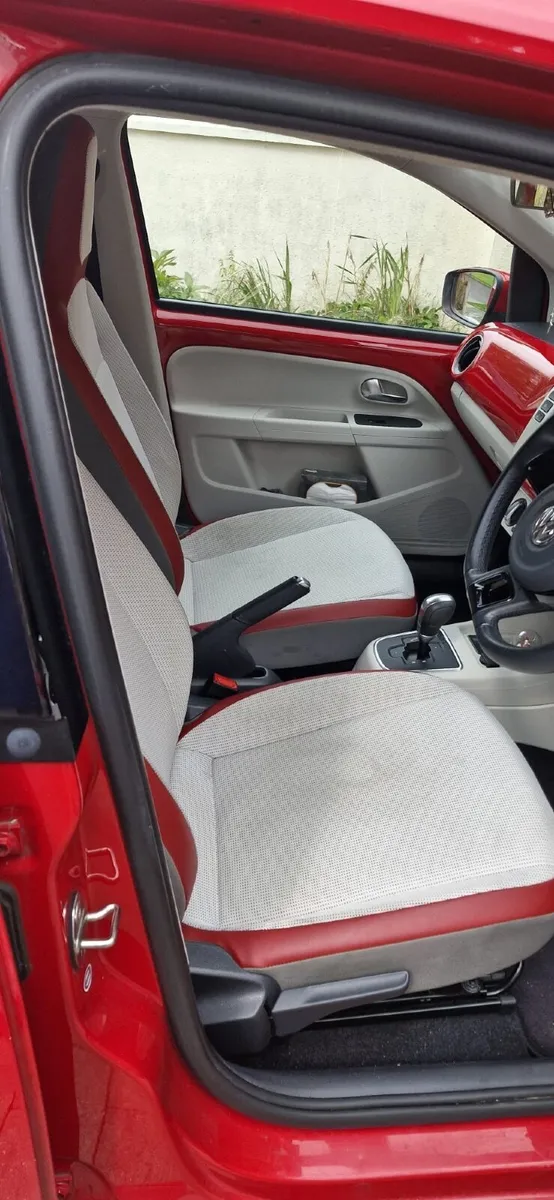 Volkswagen up! 2014 with 1 year NCT & TAX - Image 4