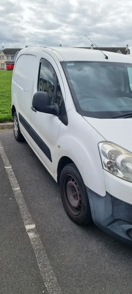 2011r Peugeot Partner  264k tax 2 months. - Image 2