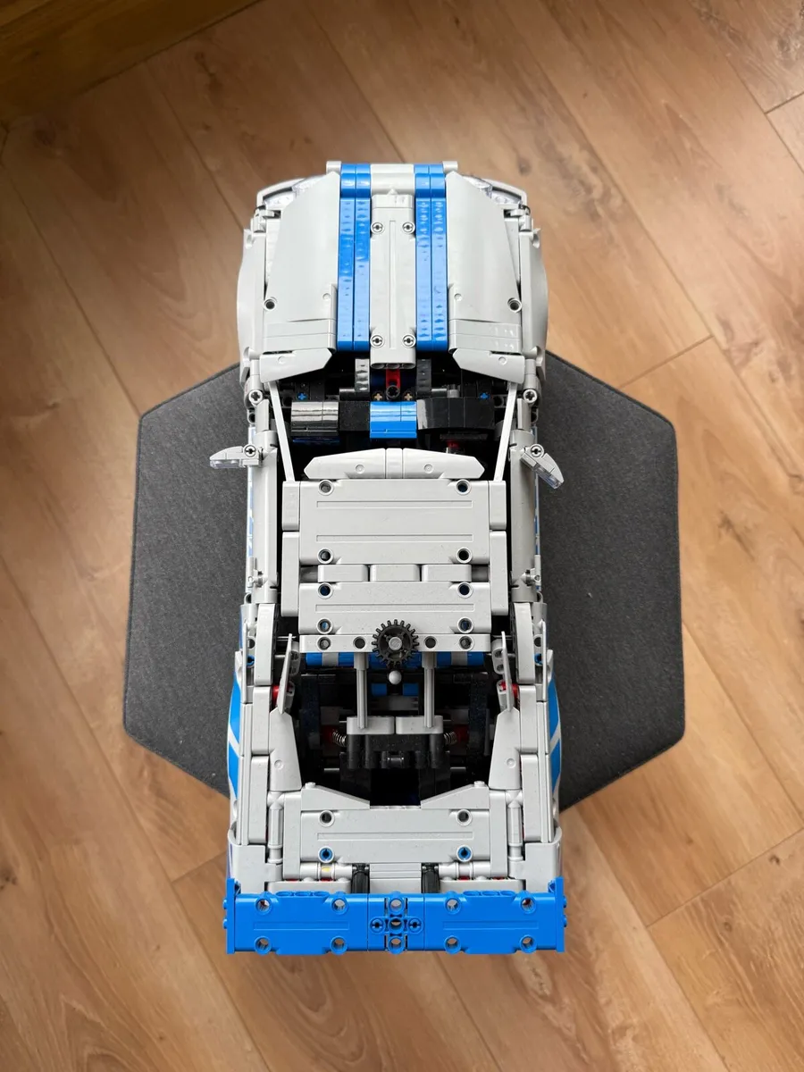Lego 2 Fast 2 Furious Nissan Skyline GT-R (R34) - Image 2