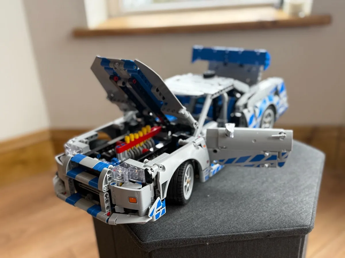 Lego 2 Fast 2 Furious Nissan Skyline GT-R (R34) - Image 3