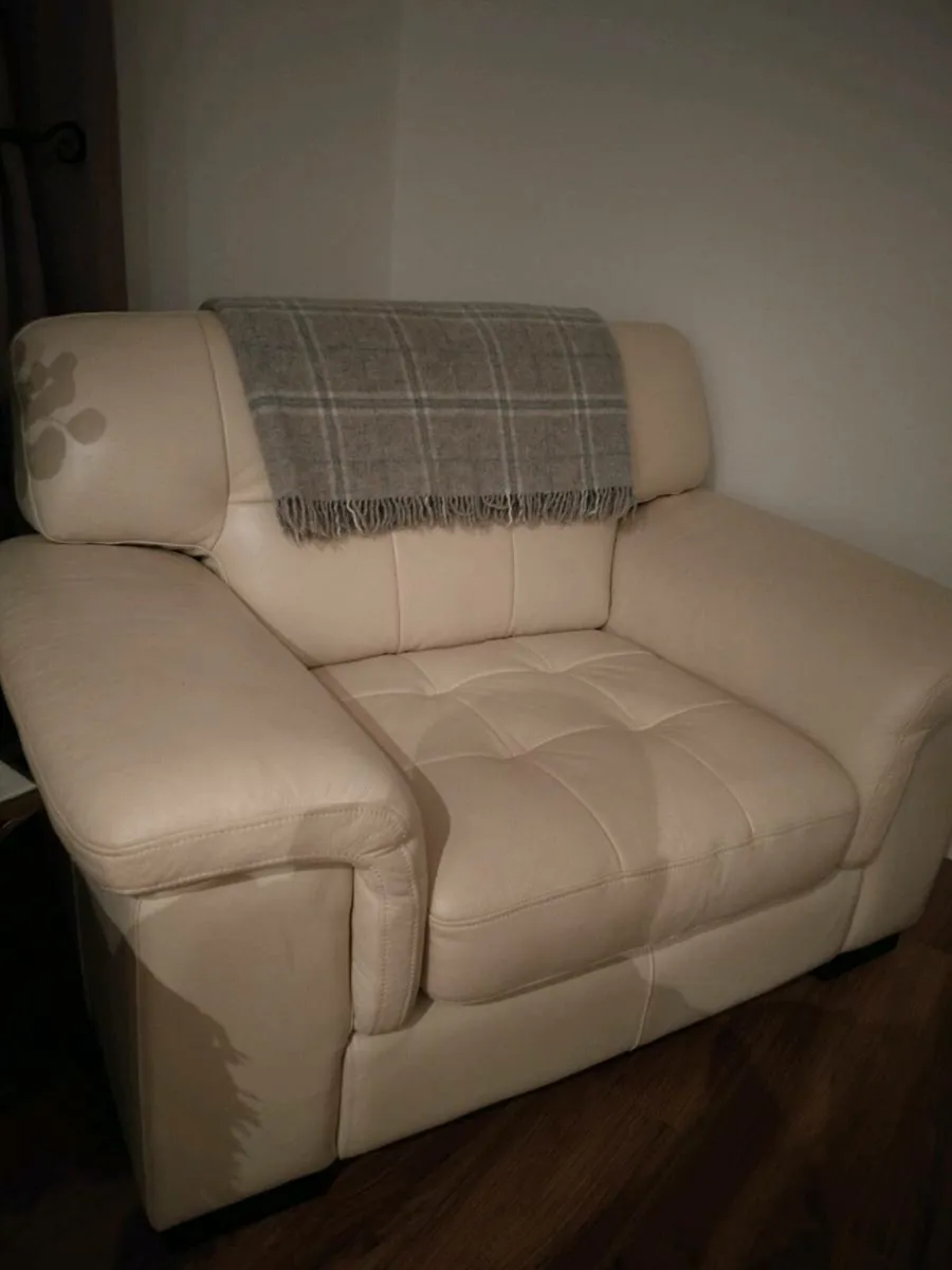 Leather couch 3,2,1 - Image 4