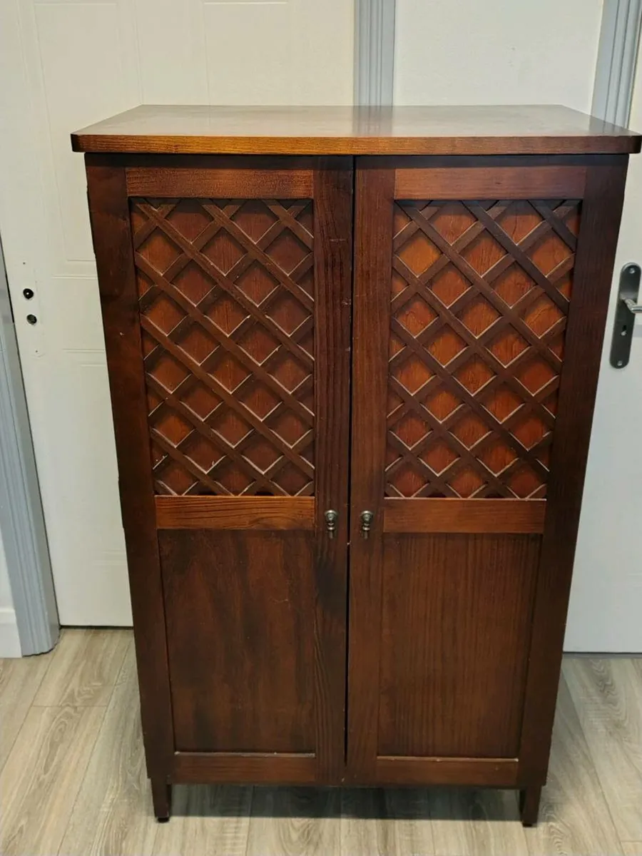 Cabinet - Image 1
