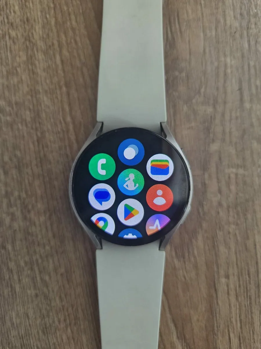 Samsung Galaxy Watch 6 - Image 1