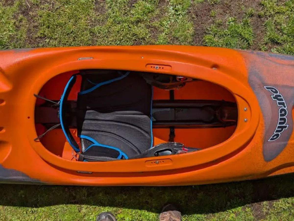 Pyranha Scorch medium kayak - Image 2