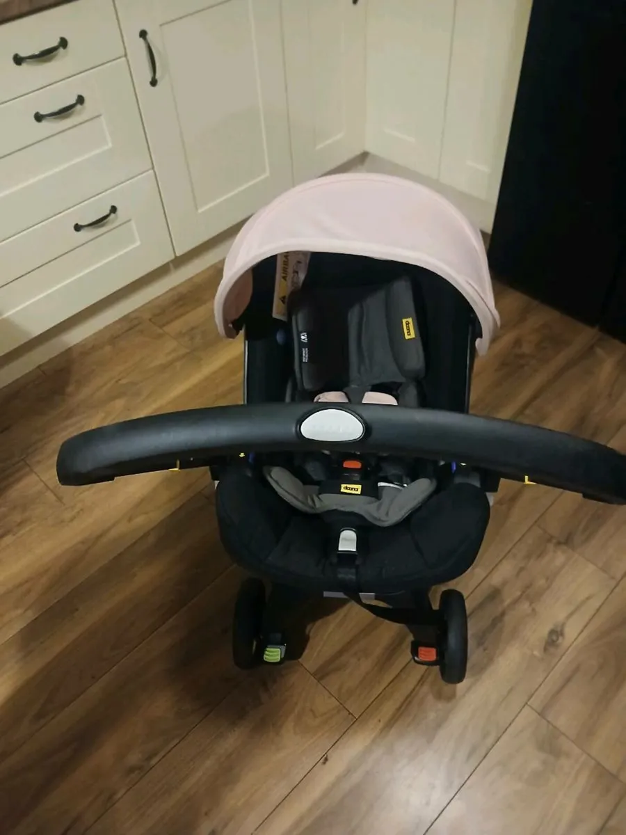 Doona car seat/ stroller with isofix - Image 2