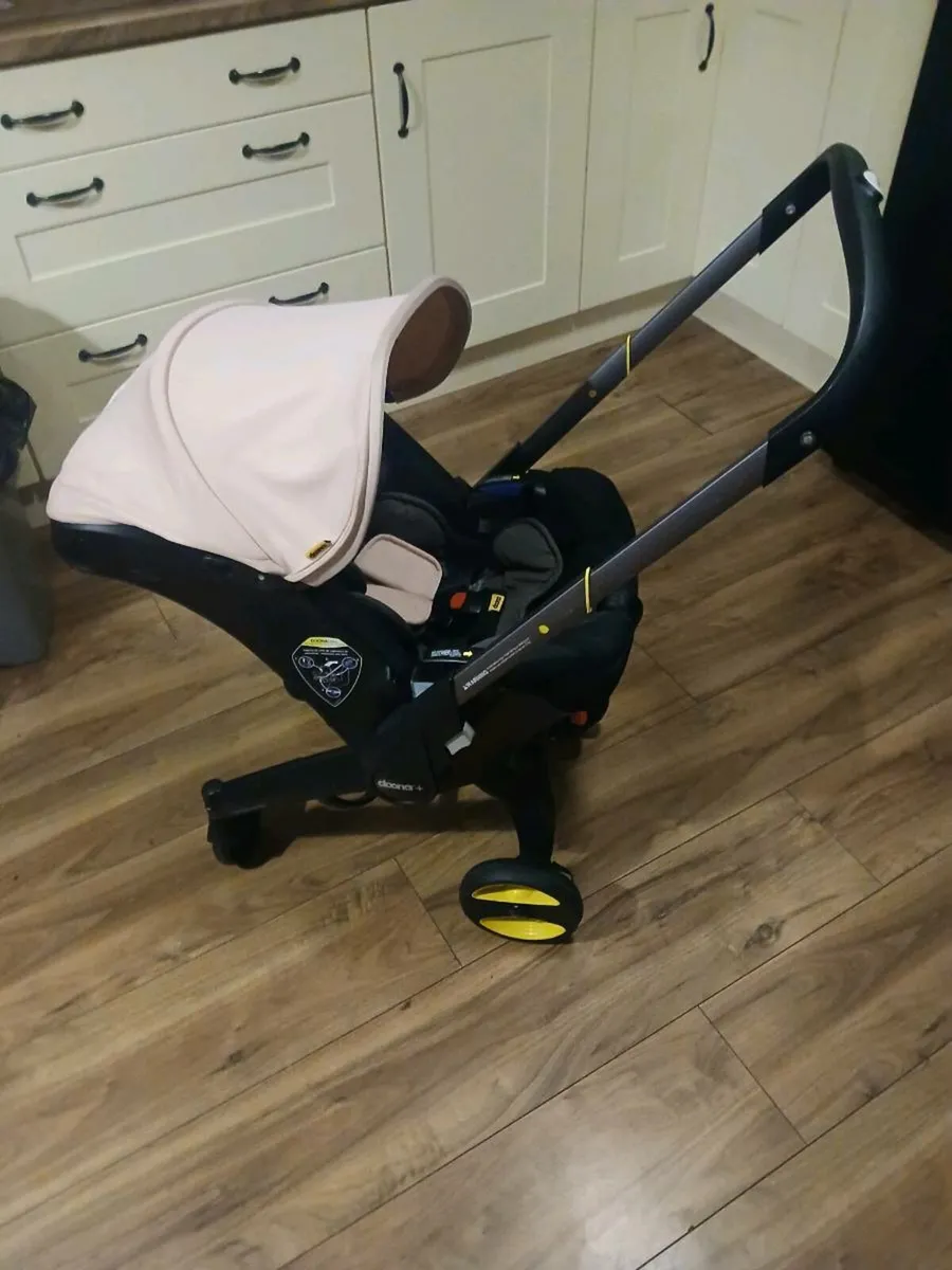 Doona car seat/ stroller with isofix - Image 3
