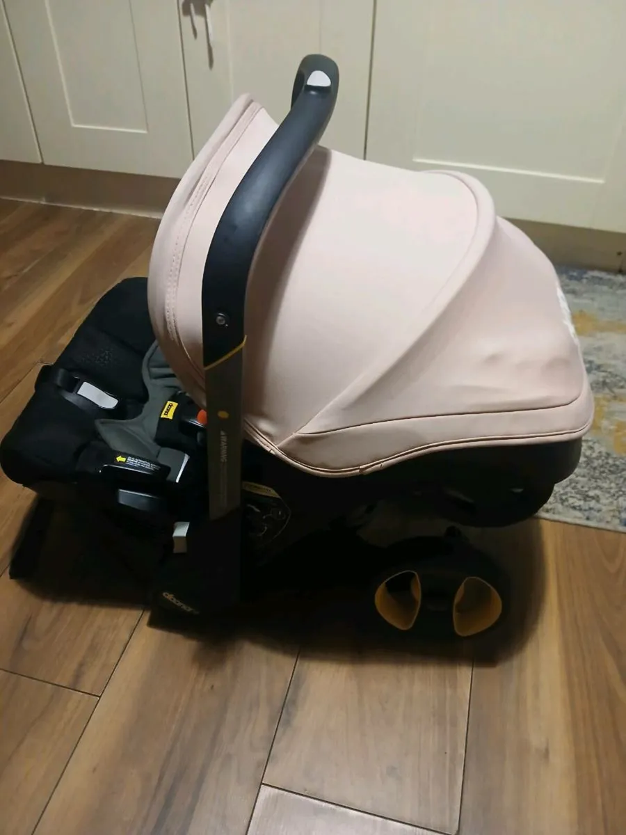 Doona car seat/ stroller with isofix - Image 4