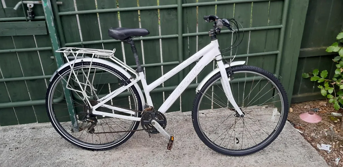 Merida crossway 20 ladies bike - Image 1