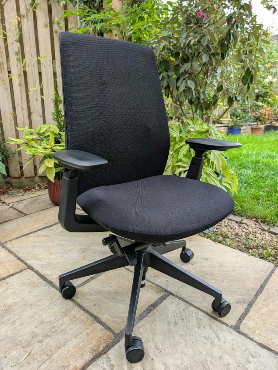 Ergonomic office chair - Image 3