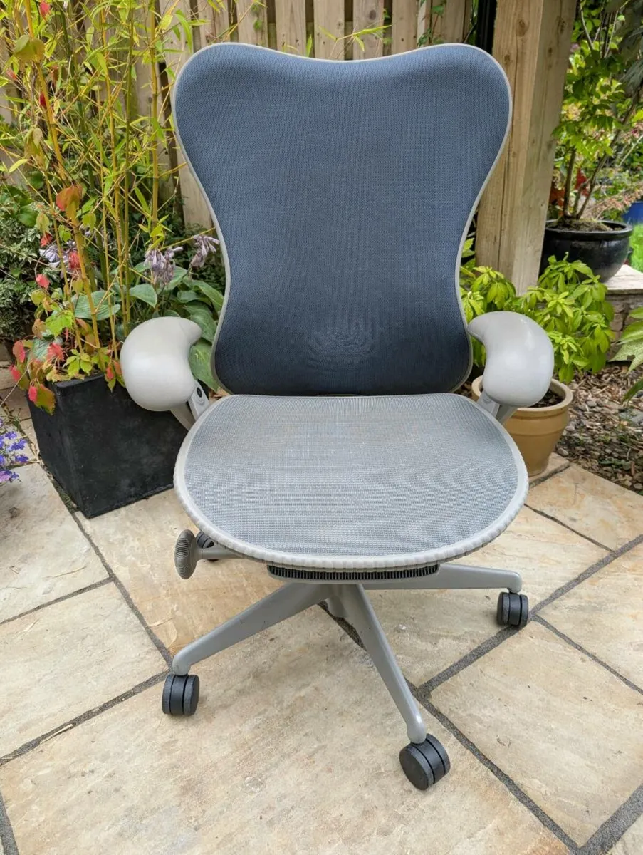 Ergonomic office chair - Image 3