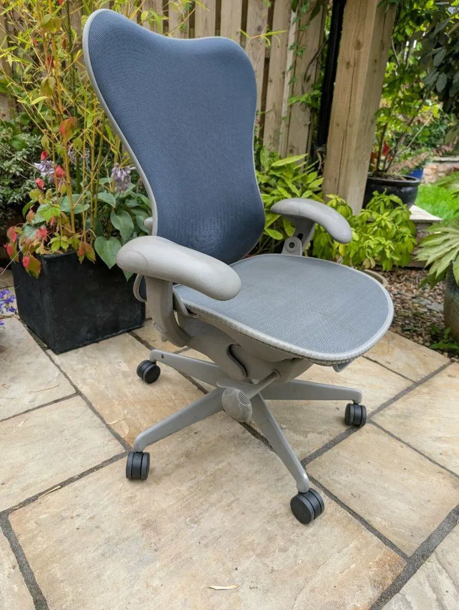 Ergonomic office chair - Image 4