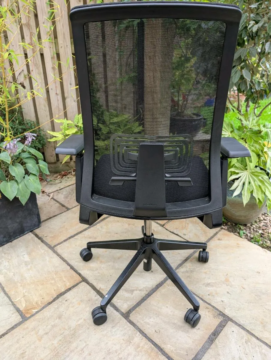 Ergonomic office chair - Image 2