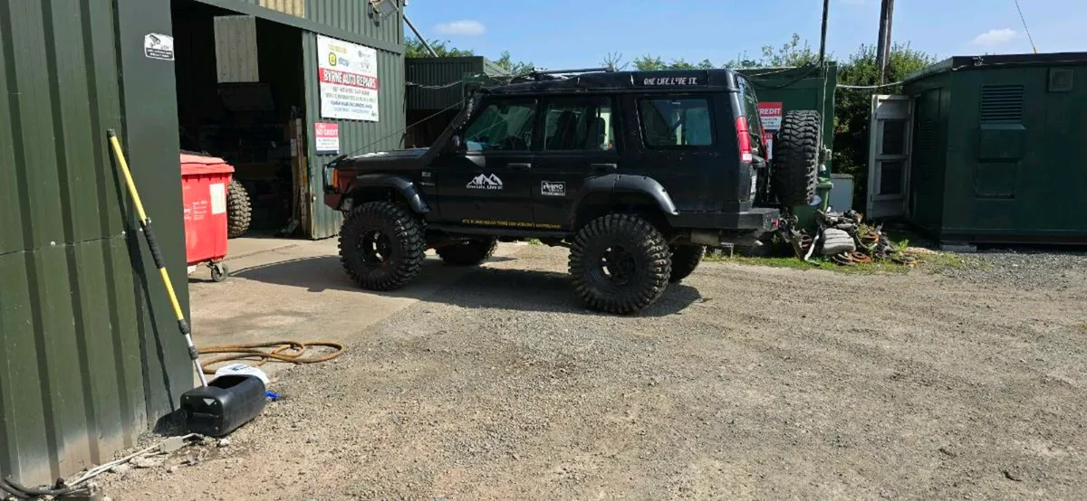 Landrover Discovery 2 - Image 1
