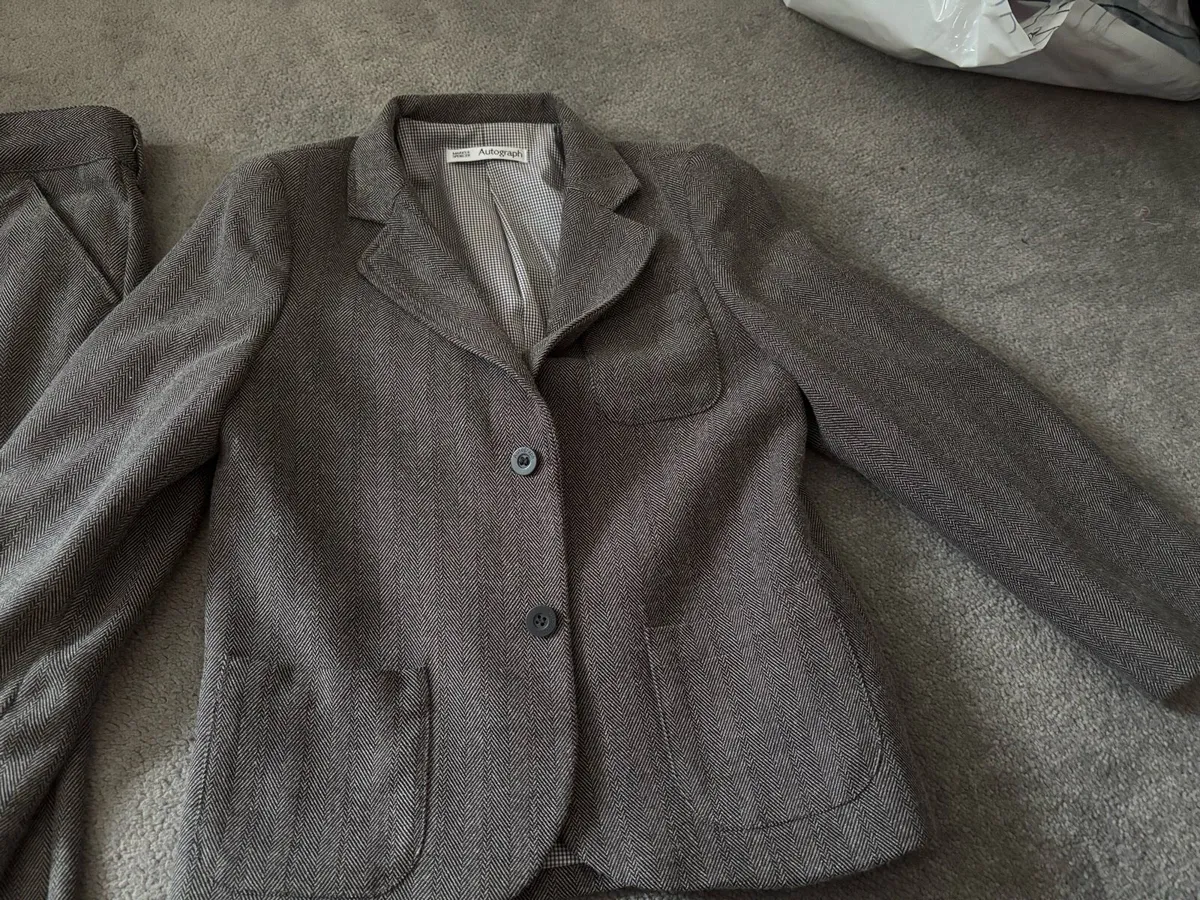 Child’s suit - Image 1