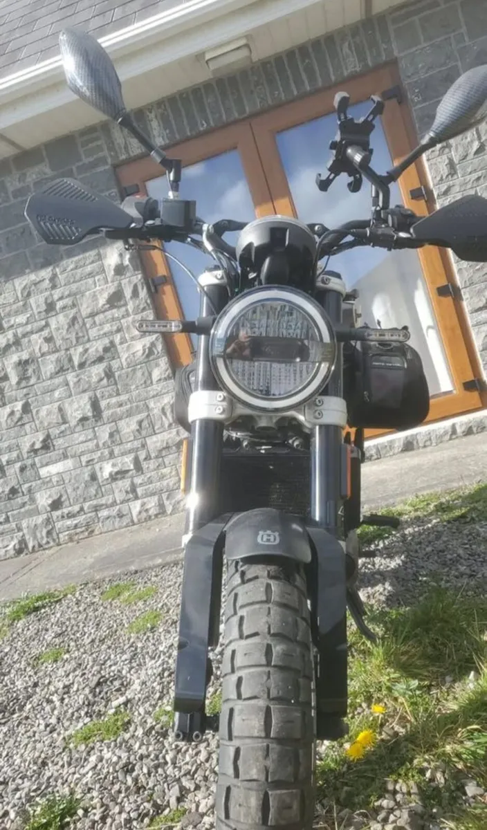 HUSQVARNA Svartpilen 125 ABS 2022 learner legal - Image 2