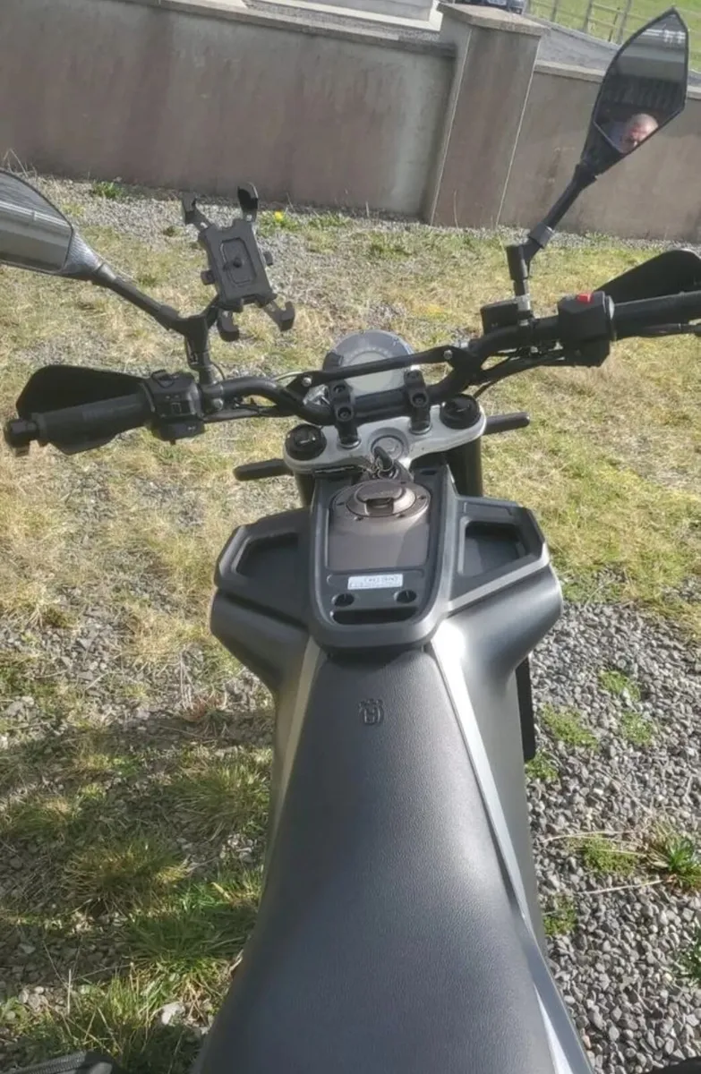 HUSQVARNA Svartpilen 125 ABS 2022 learner legal - Image 3