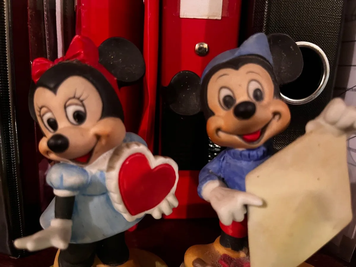 Micky and Minnie Mouse collectables - Image 1