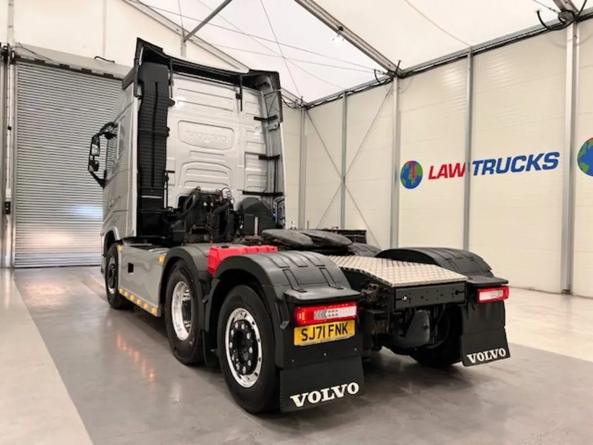 Volvo FH 500 6x2 Rear Lift Tractor Unit - Image 4