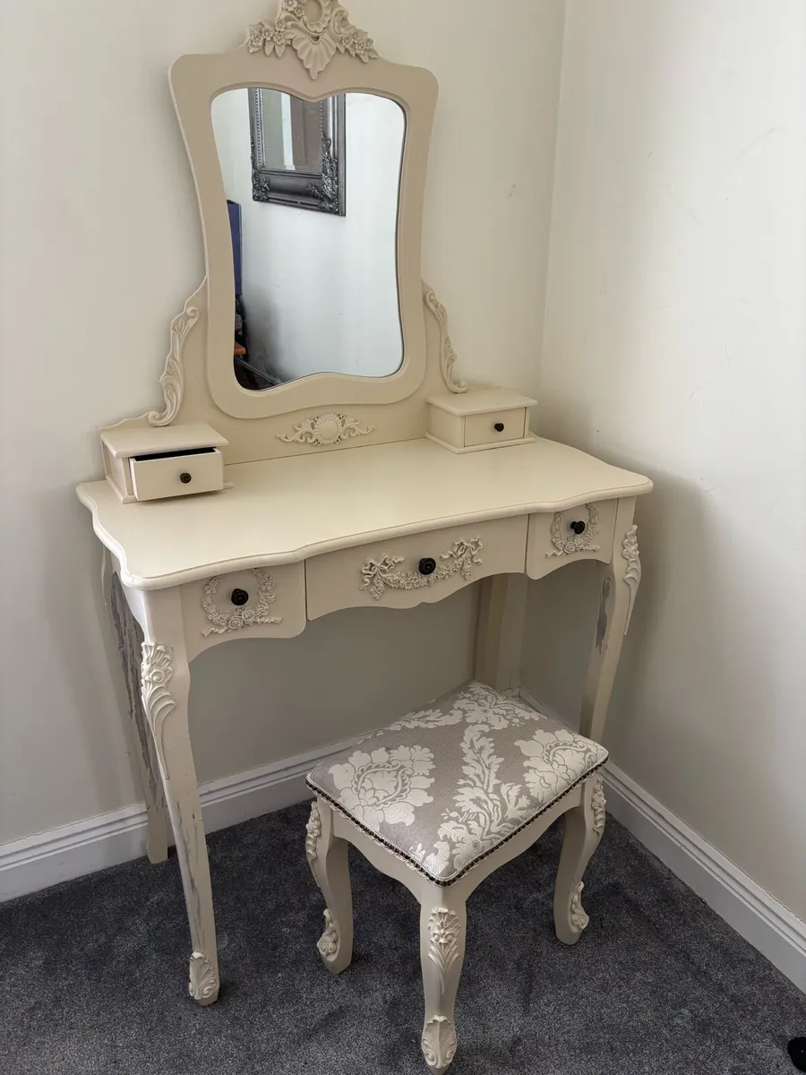 Chic dressing table & stool - Image 1