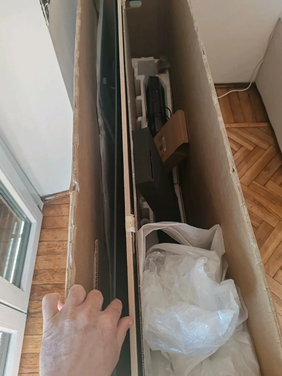 Broken screen LG SIGNATURE OLED TV W8 - Image 4