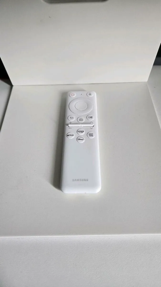 Samsung M80D 32" 4K TV/Monitor - Image 3