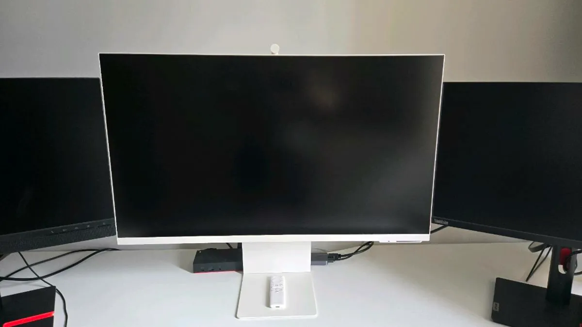Samsung M80D 32" 4K TV/Monitor - Image 1