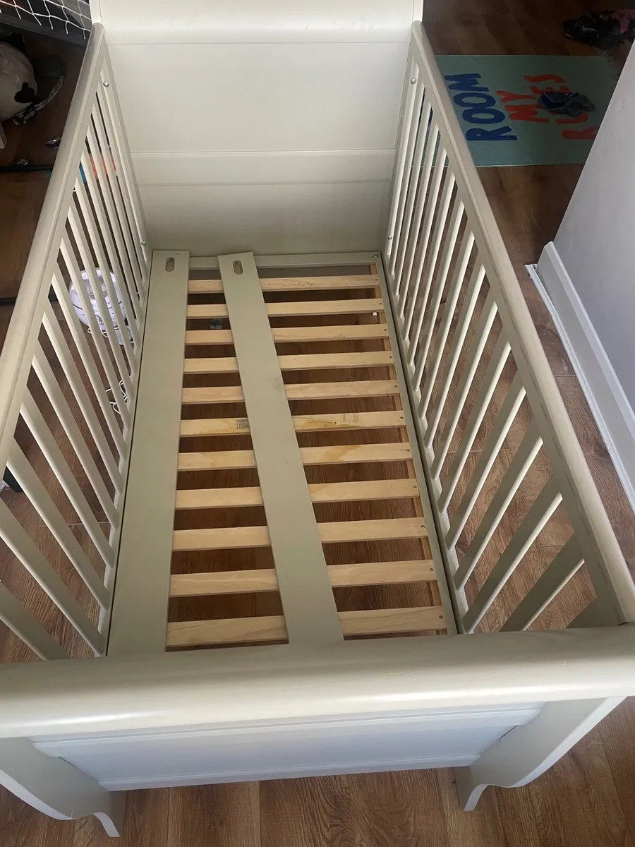 Mama & papas cot - Image 3