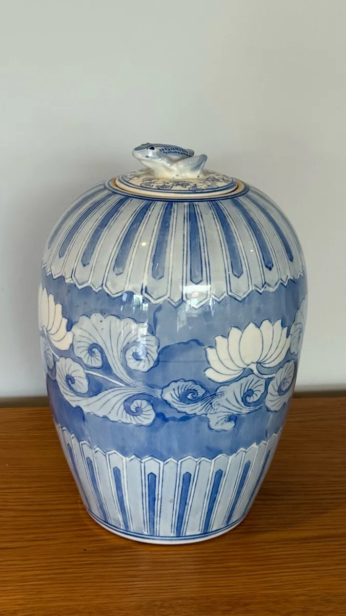 Chinese porcelain jar - Image 1