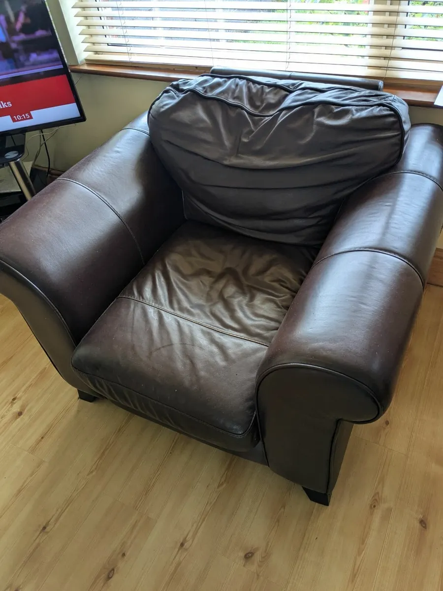 Three piece leather suite