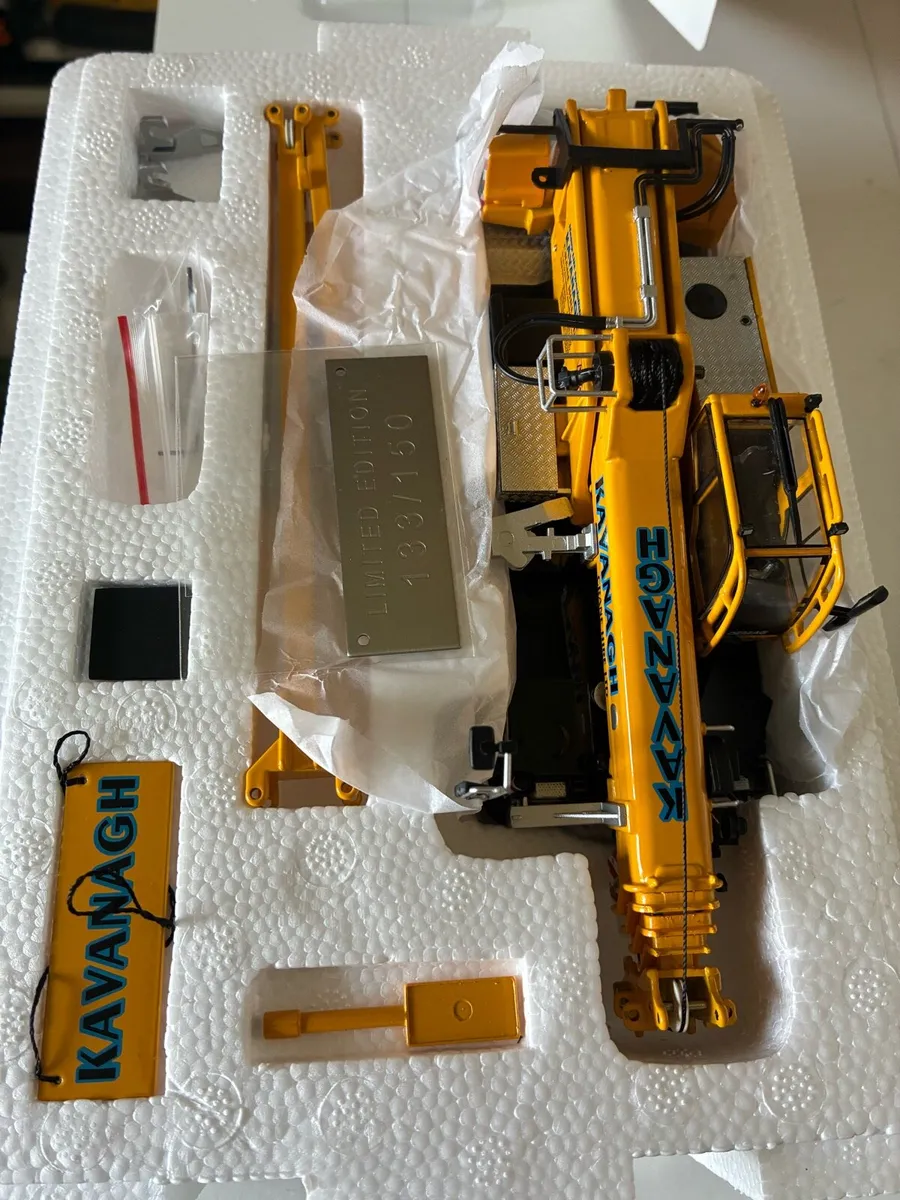 Kavanagh crane scale model - Image 1